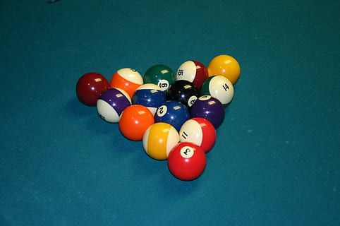havuz, taşaklar, tablo, 8 top, oyun, isteka, Çubuk, yeşil, keçe, cepler, raf, çizgili, katı maddeler, havuz topu, spor, Bilardo masası, havuz - işaret sporu, boş zaman etkinliği, top, numara, eğlence oyunları, gevşeme, üçgen formu, şekil, büyük nesne grubu, çok renkli, yüksek açılı görünüş, insansız, içeriye, yarışma, sanat kültürü ve eğlence, aranjman, gece hayatı, 1080P, CC0, kamu malı, telif ücretsiz