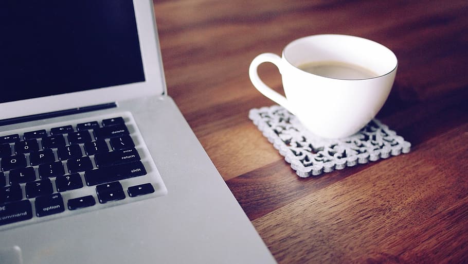 tassa, cafè, al costat, MacBook, blanc, ceràmica, tassa de te, aire, taula, poma, portàtil, ordinador, tecnologia, fusta, escriptori, muntanya russa, negocis, oficina, tecnologia sense fils, tassa de cafè, a l'interior, cafè - beguda, beure, vista d’angle alt, refresc, menjar i beguda, connexió, equips informàtics, comunicació, te, teclat d’ordinador, te - beguda calenta, beguda calenta, teclat, cap gent, vaixella, 1080P