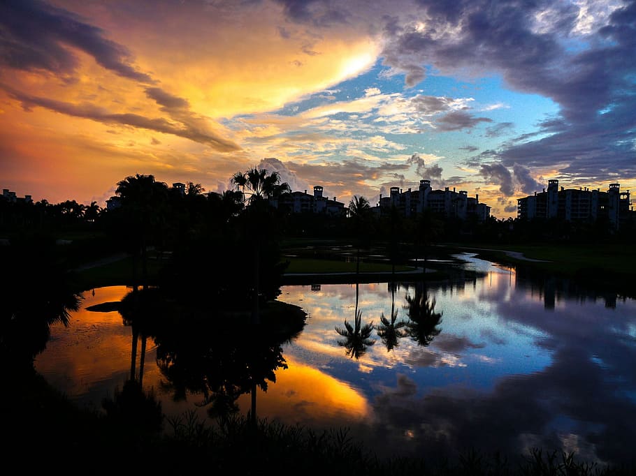 foto, danau, pohon, matahari terbenam, latar belakang matahari terbenam, langit, pemandangan, Jeruk, peremajaan air, bayangan hitam, latar belakang oranye, matahari, musim panas, biru, tempat kejadian, refleksi, alam, air, senja, sungai, di luar rumah, malam, awan - langit, adegan yang tenang, cloudscape, cakrawala kota, tujuan wisata, menanam, scenics - alam, keindahan di alam, ketenangan, warna oranye, tidak ada orang, Arsitektur, idilis, tepi laut, 2K