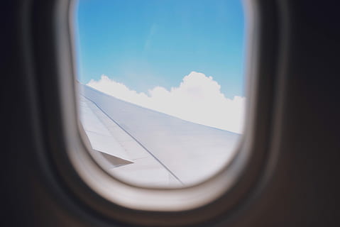 aereo, foto, aereo di linea, sinistra, ala di aereo, finestra dell'aeroplano, nube, cielo, ala, finestra, luminosa, cielo blu, Cloudscape, trasporto, volante, volo, viaggio, veicolo aereo, modo di trasporto, nuvola - cielo, mezzi di trasporto, interno del veicolo, vetro - materiale, trasparente, nessuno, giorno, natura, in casa, mezz'aria, bicchiere, industria aerospaziale, 2K, CC0, dominio pubblico, privo di copyright