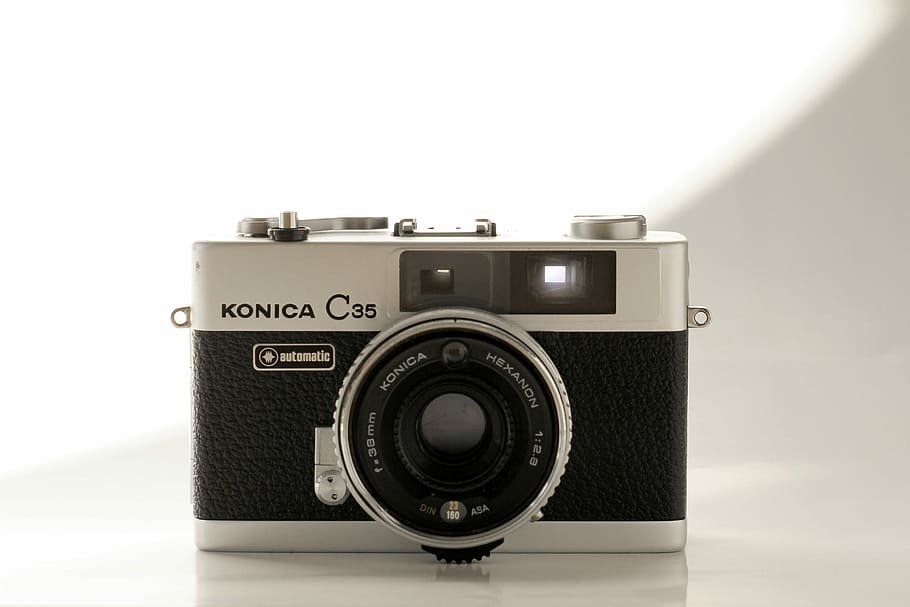 analogico, macchina fotografica, vecchio, fricchettone, Vintage ▾, analogico, telecamera, Konica, fotocamera compatta, macchina fotografica analogica, look retrò, nostalgia, vecchia macchina fotografica, fotografia, retrò, fotocamera, fotocamera a telemetro, lente, film, temi fotografici, macchina fotografica - attrezzatura fotografica, in stile retrò, vecchio stile, singolo oggetto, antico, tecnologia, attrezzatura fotografica, obiettivo - strumento ottico, in casa, girato in studio, avvicinamento, testo, lente - occhio, nessuno, ritagliare, attività, attrezzatura, Fotografare, copia spazio, fotocamera reflex, Camera digitale, 5K