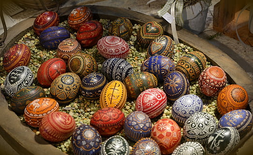 oval, asortate-lot de piatră color, oua de Paste, Paști, vamă, ou, pictat, colorat, culturi, decor, bogat ornamentat, alegere, variație, grup mare de obiecte, multi colorate, abundenţă, nici o persoana, vedere în unghi mare, artă și sculptură, piaţă, cu amănuntul, model, de vânzare, Colectie, zi, ambarcațiune, creativitate, în aer liber, antic, 2K, CC0, domeniu public, fără drepturi de autor