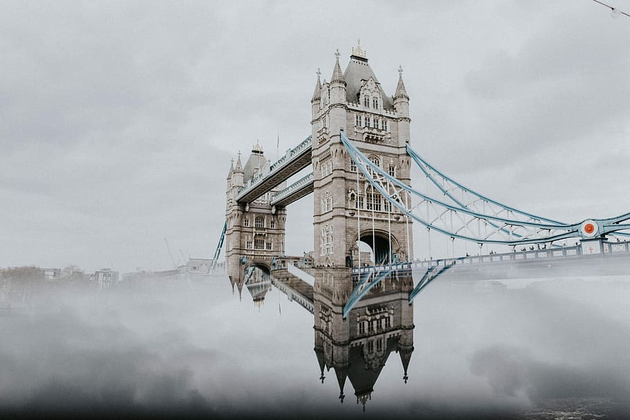 tower bridge, london, tower bridge, reflecţie, ceaţă, nor, pod, oglindă, Londra, bogat ornamentat, icoană, Reper, gri, acoperit de nori, Anglia, Regatul Unit, Aprilie, arhitectură, construită, destinații de călătorie, nor - cer, oraș, natură, cer, pod - om construit, călătorie, exteriorul clădirii, zi, transport, în aer liber, oameni apropiați, turism, compozit digital, 4K
