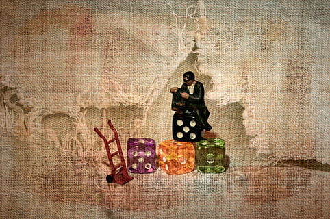 textura, daus, macro, tela, model, representació humana, representació, semblança masculina, art i artesania, a l'interior, cap gent, creativitat, religió, figureta, semblança femenina, espiritualitat, funció de construcció de parets, creença, joguina, escultura, natura morta, decoració, estructura construïda, arquitectura, 4K, CC0, domini públic, lliure de regalies