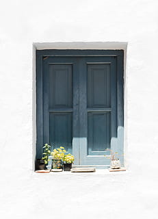 finestra, paret, façana, arquitectura, idíl·lic, blanc, persianes, andalusia, frigiliana, espanya, porta, casa, exterior de l'edifici, material de fusta, cultures, estructura construïda, edifici, tancat, dia, cap gent, planta, entrada, naturalesa, a l'aire lliure, planta en test, barri residencial, flor, funció de construcció de parets, planta amb flors, marc de finestra, 2K, CC0, domini públic, lliure de regalies