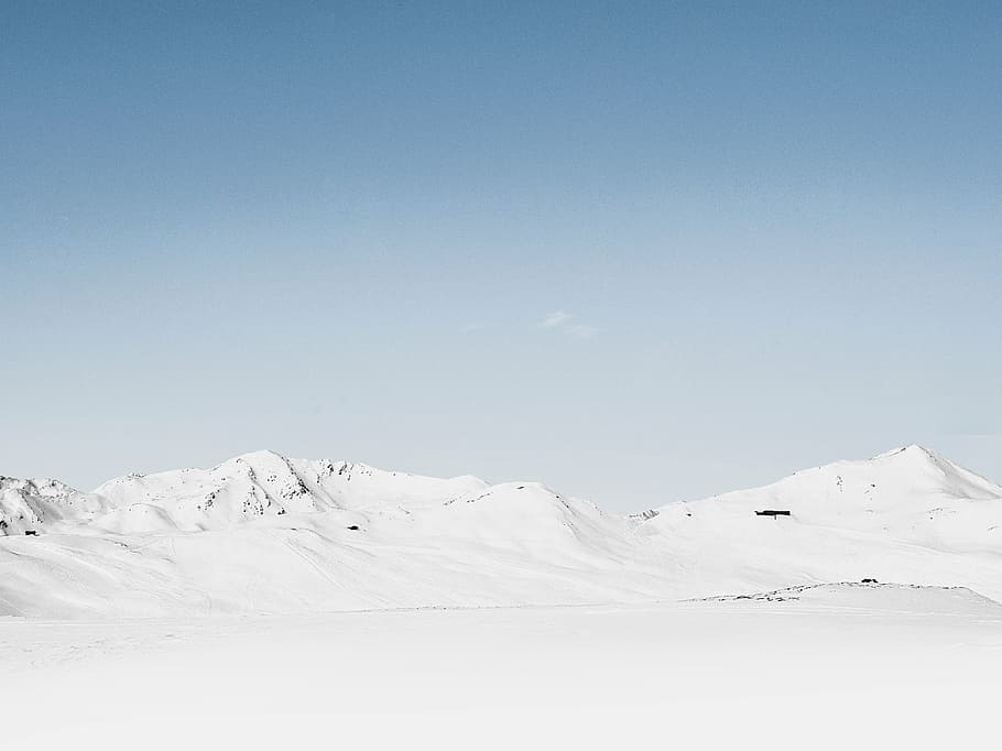 camp de neu, Alps de muntanya, calmant, cel, nevat, muntanya, vista, neu, hivern, fred, temps, naturalesa, blanc, blau, temperatura de fred, escenics, Color blanc, a l'aire lliure, paisatge, dia, escena tranquil·la, escenics - natura, bellesa a la natura, medi ambient, Serra, assolellat, esport d'hivern, cel clar, escena no urbana, muntanya nevada, esport, cap gent, estació d'esquí, pista d'esquí, cim de muntanya, 5K