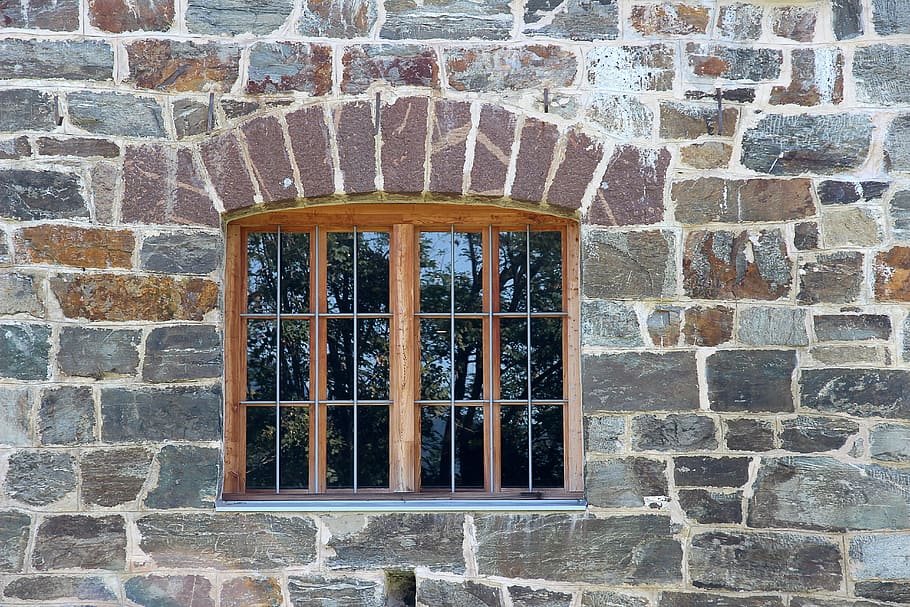 finestra, vecchio, vecchia finestra, facciata, storicamente, intemperie, legna, bicchiere, rottura, costruzione, finestre di legno, città vecchia, serramenti, architettura, struttura costruita, parete, caratteristica della parete, muro di mattoni, mattone, esterno dell'edificio, vetro - materiale, nessuno, giorno, modello, Casa, all'aperto, trasparente, barra di sicurezza, muro di pietra, telaio della finestra, 5K
