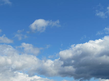chmury, niebo, forma chmur, chmura - niebo, niebieski, cloudscape, atmosfera, tła, wiatr, piękno natury, scenics - natura, środowisko, pochmurny, Natura, żadnych ludzi, dzień, światło słoneczne, dramatyczne niebo, meteorologia, na dworze, czysty, wolność, jasny, klimat, miękkość, 4K, CC0, domena publiczna, darmowe zdjęcia