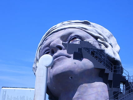 estàtua, bregenz, cara, figura, cara, figura, cel, arquitectura, arquitectura i edificis, lloc famós, blau, tecnologia, a l'aire lliure, cap gent, primer pla, vista d’angle baix, naturalesa, dia, cel clar, metall, estructura construïda, transport, comunicació, exterior de l'edifici, ciutat, llum solar, còpia espai, arma, 720P, CC0, domini públic, lliure de regalies