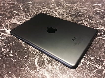 ipad, eple, ios, ingen folk, høy vinkel visning, nærbilde, innendørs, stilleben, dag, enkelt objekt, følelse, natur, sollys, hjerteform, positiv følelse, skygge, mat, ulykke, mat og Drikke, kommunikasjon, mønster, svart farge, 2K, CC0, offentlig domene, opphavsrett gratis