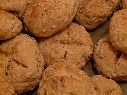 rotolo, suscitare, pane, infornare, mangiare, cibo, fatti in casa, cibo e bevande, fotogramma intero, freschezza, al forno, sfondi, grande gruppo di oggetti, avvicinamento, nessuno, mangiare sano, in casa, benessere, Marrone, abbondanza, biscotto, natura morta, vista dall'alto, pronto a mangiare, gruppo, spuntino, 2K, CC0, dominio pubblico, privo di copyright