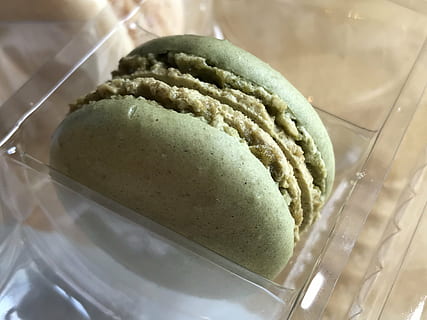 pistacho, macarrón, dulces, comida y bebida, comida, frescura, naturaleza muerta, de cerca, adentro, listo para comer, nadie, vista de alto ángulo, un pan, indulgencia, bienestar, comer poco saludable, horneado, centrarse en primer plano, bocadillo, preparación, comida dulce, mesa, tentación, 4K, CC0, dominio público, libre de derechos