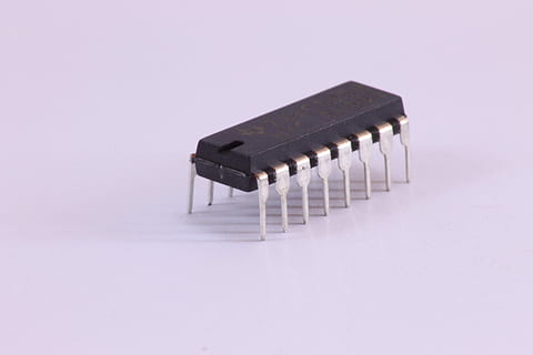 circuit intégré, électronique, circuit intégré, électronique, élargir, pcb, miniaturisation, DIY, objet unique, couleur rose, personne, prise de vue en studio, réparer, industrie, à l'intérieur, fond coloré, fermer, La technologie, vue grand angle, espace de copie, gris, équipement, métal, lien, fond blanc, simplicité, couleur argentée, ombre, deux objets, fond gris, violet, 4K, CC0, domaine public, libre de droits