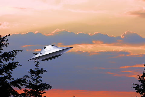 grau, Raumschiff, Blau, UFO, Ausländer, Himmel, Transport, Wasserfahrzeug, Meer, fliegend, Sonnenuntergang, Flugzeug, Reise, wolke - himmel, Natur, draußen, Baum, Schönheit in der Natur, keine Leute, Pflanze, Transportmittel, Szenen - Natur, orange Farbe, Luftfahrzeug, Ruhe, ruhige Szene, Silhouette, Ebene, 4K, CC0, gemeinfrei, lizenzfrei