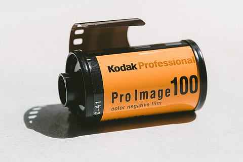 gul, sort, kodak, pro, billede 100 farve, negativ, Brun, professionel, farve, film, døende, kunst, sundhedspleje og medicin, medicin, flaske, hvid baggrund, studio skud, urtemedicin, tæt på, stilleben, indendørs, sort farve, tekst, ingen mennesker, meddelelse, enkelt objekt, vestlige script, nummer, teknologi, høj vinkel visning, skåret ud, beholder, manden lavet, udstyr, skygge, elektrisk udstyr, 5K, CC0, offentligt domæne, royaltyfrie
