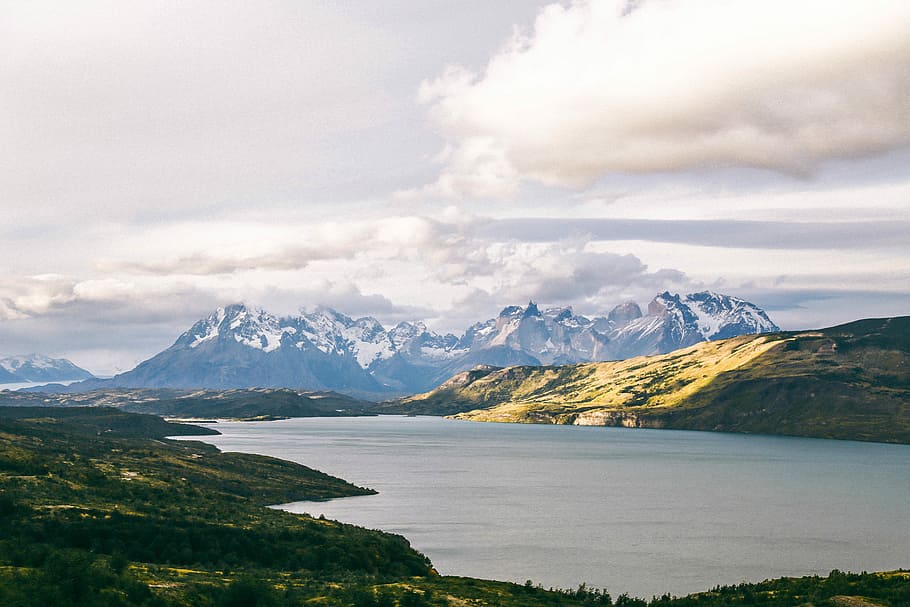 Antenne, Fotografie ansehen, Berg, Fluss, Karosserie, Wasser, wolkig, Himmel, tagsüber, See, Wolke, Hügel, Schnee, Chile, Patagonium, Landschaft, Natur, Szenen - Natur, Umgebung, Schönheit in der Natur, wolke - himmel, Gebirge, kalte Temperatur, keine Leute, Reiseziele, Ruhe, Winter, ruhige Szene, schneebedeckter Berg, draußen, Gipfel, 5K