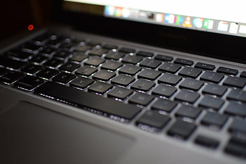 keyboard, laptop, computer, apple, ios, macbook, computer equipment, technology, computer keyboard, close-up, wireless technology, connection, indoors, communication, no people, selective focus, alphabet, business, text, letter, computer part, computer key, internet, electrical equipment, global communications, 5K, CC0, public domain, royalty free