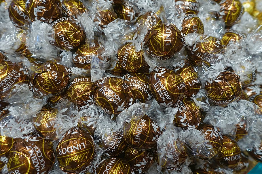 dolços, xocolata, caramels, pilotes, embolicat, bonbon, confecció, brillant, marc complet, fons, cap gent, aigua, vista d’angle alt, primer pla, animal, temes d'animals, frescor, menjar i beguda, naturalesa, temperatura de fred, menjar, dia, vertebrats, grup d’animals, a l'aire lliure, gel, peix, 5K