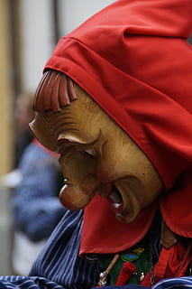 přátelský, profil, člověk, usměj se, portrét, strassenfasnet, blázni skok, swabian alemannic, fasnet, přestěhovat se, haes, maska, karneval, Maškaráda, kostým, panel, tradice, celní, haestraeger, dřevěná maska, vyřezávané, Zvyk, postava, cech bláznů, cechovou skupinu, tvář, umění a řemesla, zastoupení, sochařství, socha, lidské zastoupení, tvořivost, Červené, zaměřit se na popředí, detail, mužská podobnost, víra, náboženství, den, řemeslo, nikdo, duchovno, architektura, místo uctívání, 5K, CC0, veřejná doména, bez autorských práv
