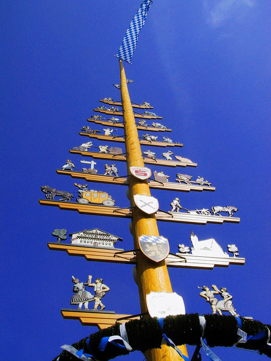 arbre, baviera, bedoll, personalitzat, costums, no, decorat, cel, mercat d’anys, pot, maypole, mercat, turisme, tradició, festa, blau, vista d’angle baix, cap gent, creativitat, art i artesania, naturalesa, arquitectura, cel clar, creença, estructura construïda, espiritualitat, religió, lloc de culte, representació, edifici, representació humana, artesania, a l'aire lliure, 1080P