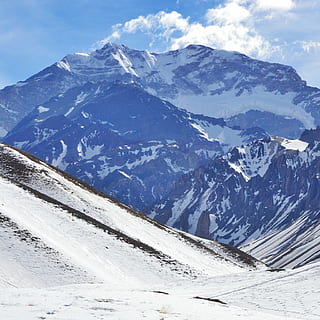skyer, kold, bjerg, himmel, sne, sne peak, vinter, kold temperatur, skønhed i naturen, scenics - natur, bjergkæde, miljø, rolig scene, snedækket bjerg, landskab, ro, ikke-urbane scene, sky - himmel, natur, dag, idyllisk, ingen mennesker, rækkevidde, bjergtop, formation, 2K, CC0, offentligt domæne, royaltyfrie