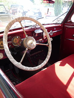 Oldtimer, Auto, rot, Autositze, Tacho, klassisch, Automobil, Innere, Instrumententafel, Auto Detail, alt, Retro-Stil, altmodisch, Transport, Antiquität, Sammlerauto, Lenkrad, Landfahrzeug, Rad, Transportart, Chrom, Transportmittel, Kraftfahrzeug, Tag, keine Leute, Fahrzeuginnenraum, draußen, Schalttafel, Fokus auf den Vordergrund, Jahrgang, Reise, Luxus, 2K, CC0, gemeinfrei, lizenzfrei