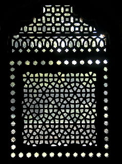 Licht, Schatten, Fenster, Mausoleum, Indien, Delhi, Humayun Mausoleum, Muster, drinnen, keine Leute, Lichtanlage, Design, Metall, beleuchtet, Nahansicht, schwarze Farbe, Nacht-, Gitter, gebaute Struktur, die Architektur, Sicherheit, Schutz, elektrische Lampe, schwarzer Hintergrund, aufwendig, 1080P, CC0, gemeinfrei, lizenzfrei