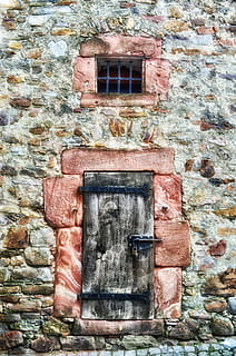 grå, hvid, træ-, dør, Tyskland, bygning, sten-, vindue, arkitektur, sten, facade, hdr, bygget struktur, bygning udvendig, væg, mursten, murbygningsfunktion, dag, gammel, murstens væg, ingen mennesker, lav vinkel visning, forvitret, udendørs, forladt, boligområde, hus, beskadiget, tæt på, Stenmur, 4K, CC0, offentligt domæne, royaltyfrie