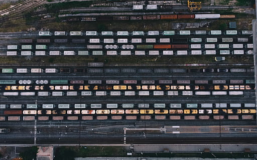 Vogelperspektive, Fotografie ansehen, Autos, Antenne, Frachtcontainer, Zug, Schienen, Zug Hof, Zug Auto, Eisenbahnwaggon, Bahnhof, Eisenbahn, Drohnenansicht, Reihe, Muster, Kiew, mavic air, mavic, поезда, вокзал, Stadt, ua, украина, Drohnenfoto, die Architektur, Gebäudehülle, gebaute Struktur, Transport, Transportmittel, keine Leute, Gebäude, Schienenverkehr, Vollbild, draußen, Tag, Spur, Bahngleis, in einer Reihe, High Angle View, Kraftfahrzeug, öffentliche Verkehrsmittel, Fenster, Hintergründe, 2K, CC0, gemeinfrei, lizenzfrei