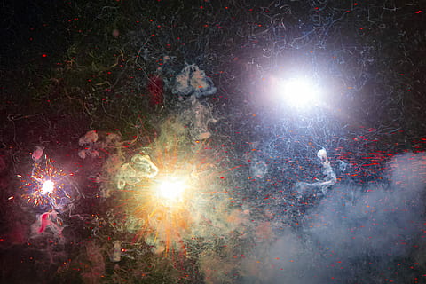 Blau, Orange, rot, abstrakt, Digital, Tapete, Foto, Feuerwerk rauchen, Explosion, 4. Juli, id4, Tag der Unabhängigkeit, Rauch - physische Struktur, Nacht-, Menge, große gruppe von menschen, beleuchtet, Gruppe von Leuten, Feier, echte Menschen, Linseneffekt, Kunst, Kultur und Unterhaltung, Veranstaltung, Natur, draußen, Himmel, Bewegung, Sport, Männer, Vergnügen, menschliches Glied, 2K, CC0, gemeinfrei, lizenzfrei