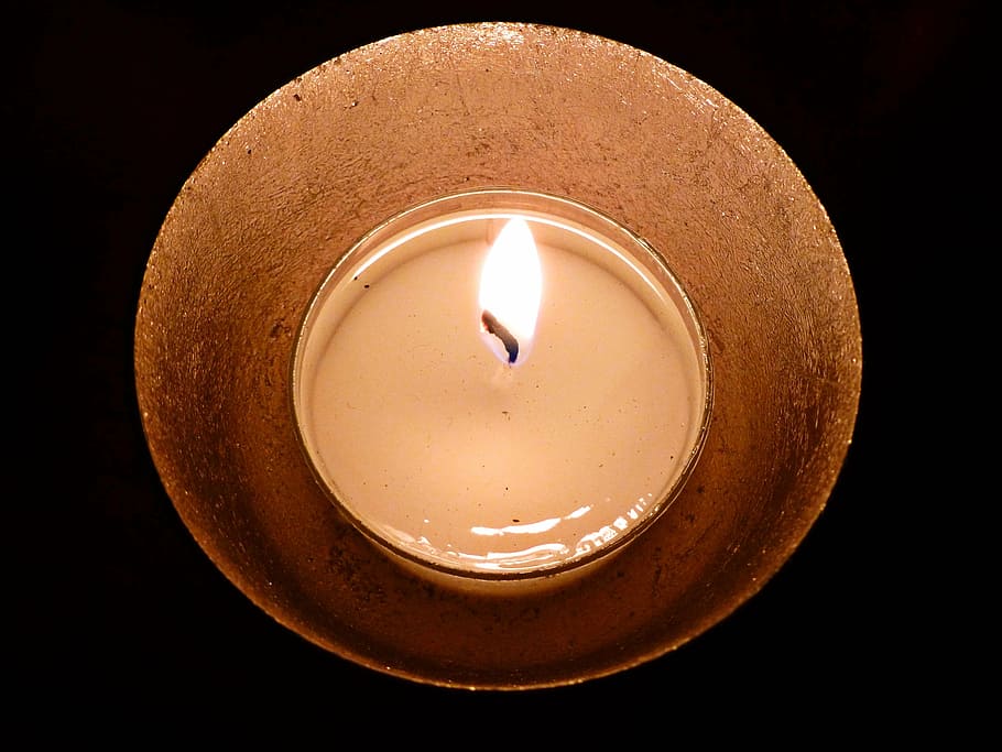 lume di candela, tealight, luce, fiamma, romantico, umore, buio, bruciare, atmosfera, WindLight, illuminazione, accogliente, decorazione, calore, di notte, d'oro, candela, ardente, calore - temperatura, illuminato, attrezzatura per l'illuminazione, luce del tè, raggiante, sfondo nero, avvicinamento, fuoco, in casa, fuoco - fenomeno naturale, girato in studio, natura, nessuno, vista dall'alto, cera, ritagliare, luminosità, fusione, 4K