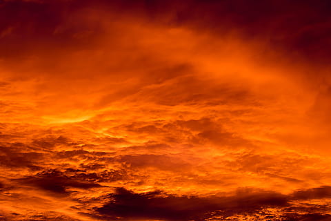 cel amb núvols, foc, cel, núvols, posta de sol, cremar, sol, vermell, resplendor, brillar, abendstimmung, cel ardent, llum de la nit, ardent, cremades, color taronja, naturalesa, cremant, cap gent, calor - temperatura, bellesa a la natura, foc - fenomen natural, explosió, núvol - cel, comunicació, resum, fons, senyal d'advertència, groc, signe, medi ambient, fosc, a l'aire lliure, infern, fons abstractes, poder a la natura, que flueix, brillant, Pol · lució, 5K, CC0, domini públic, lliure de regalies