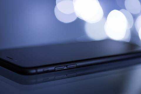 selektivní, zaostřovací fotografie, vypnutý, Černá, iphone 7, mobilní, pohybliví, telefon, text, sdělení, podnikání, volání, bokeh, technologie, bezdrátové technologie, detail, spojení, počítač, uvnitř, přenosnost, nikdo, Internet, selektivní zaměření, rozostření, světlo - přírodní jev, laptop, počítačové vybavení, mobilní telefon, chytrý telefon, svítí, zaměřit se na popředí, přenosné informační zařízení, Černá barva, klávesnice, elektronický organizátor, globální komunikace, 5K, CC0, veřejná doména, bez autorských práv