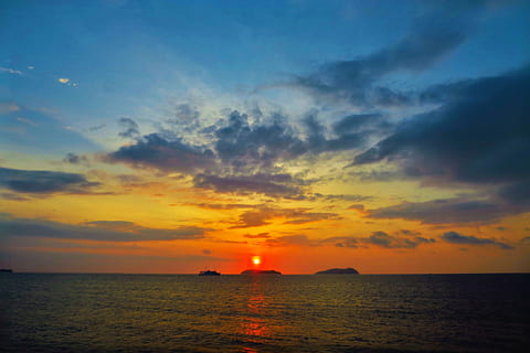 Wolkenbildung, Ruhe, Karosserie, Wasser, golden, Stunde, Sonnenuntergang, Meer, glühen, Wolke, Natur, Landschaft, Strand, Abends, Reise, Malaysia, kota kinabalu, Himmel, szenen, Schönheit in der Natur, ruhige Szene, Szenen - Natur, wolke - himmel, Horizont, Horizont über Wasser, orange Farbe, idyllisch, Dramatischer Himmel, keine Leute, draußen, Ufergegend, Sonne, romantischer Himmel, 1080P, CC0, gemeinfrei, lizenzfrei