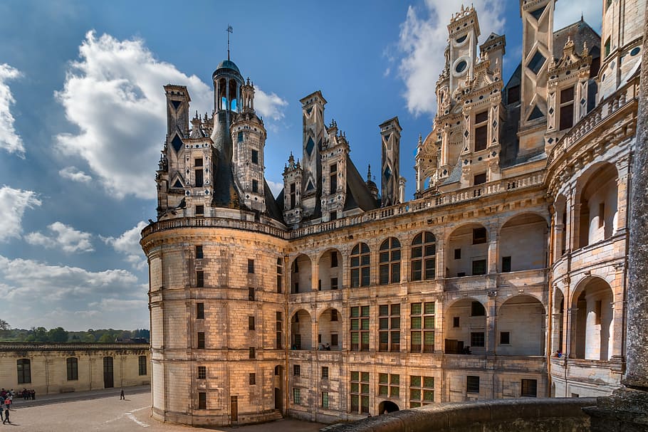 arquitectura, història, façana, torre, fora, famós, pierre, chambord, França, exterior de l'edifici, estructura construïda, cel, el passat, núvol - cel, destinacions de viatge, edifici, naturalesa, vista d’angle baix, viatjar, dia, turisme, ciutat, cap gent, arc, a l'aire lliure, vell, civilització antiga, 5K
