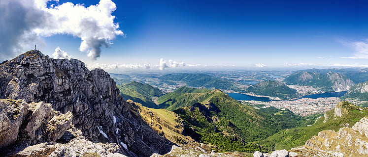 grå, rock klippe, skyhimmel, dagtimerne, Sky, Skov, høj, vandretur, bakke, landskab, bjerg, bjergtop, udendørs, klippe, rock formation, naturskøn, syn, sommer, turisme, rejse, ferie, dal, vand, miljø, scenics - natur, sky - himmel, himmel, bjergkæde, skønhed i naturen, jord, natur, solid, rock-objekt, ikke-urbane scene, rolig scene, ro, rejsemål, fyrretræ, ingen mennesker, nåletræ, fyrreskov, dramatisk landskab, 8K, CC0, offentligt domæne, royaltyfrie