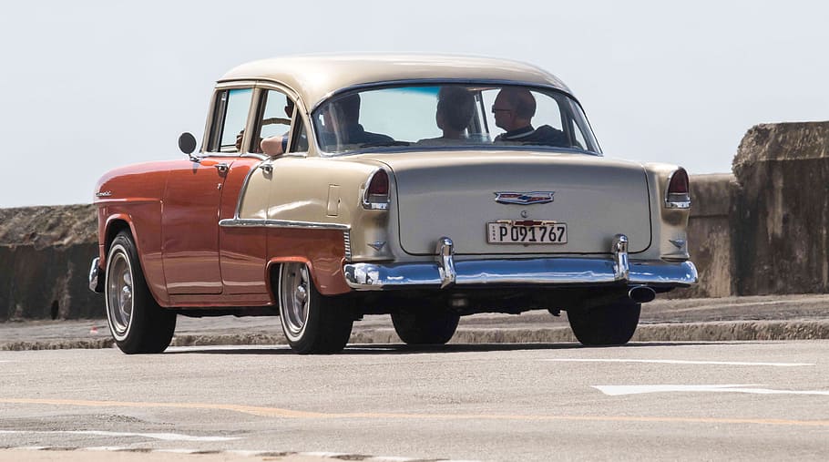 cuba, Havana, cotxe, clàssic, malecón, almendró, manera de transport, transport, automòbil, carretera, vehicle terrestre, viatjar, camioneta, camió, cel clar, cel, estacionari, cap gent, naturalesa, còpia espai, en fila, estil retro, signe, a l'aire lliure, viatge de carretera, 5K