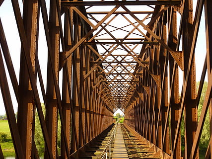 pont ferroviari, òxid, pont, tren, línia de tren, Alemanya, transport, baranes, trens, pista, pistes, pista de tren, travesses, sortir, camp, material de fusta, arquitectura, pont - estructura feta per l'home, estructura construïda, perspectiva decreixent, el camí a seguir, direcció, metall, dia, cap gent, punt de fuga, connexió, naturalesa, patró, a l'aire lliure, llum solar, edifici, sendera, columna arquitectònica, sostre, ferro - metall, 2K, CC0, domini públic, lliure de regalies