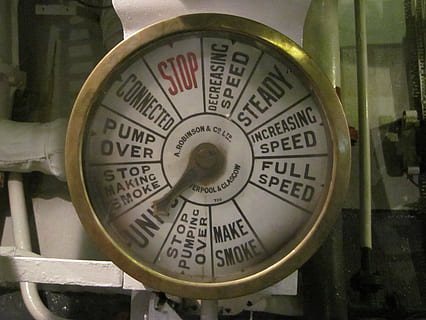 velocitat, antiguitat, vaixell, motor, Enviament, poder, aigua, velocímetre, vell, nàutica, cercle, forma geomètrica, forma, primer pla, comunicació, cap gent, a l'interior, text, nombre, indústria, calibre, precisió, guió occidental, instrument de mesura, signe, transport, metall, maquinària, tecnologia, 2K, CC0, domini públic, lliure de regalies