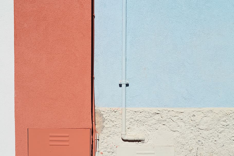 blu, tubo, parete, bianca, dipinto, rosso, sfondo, colore, vacanza, Casa, fotografia minimale, azzurro, rosa, semplice, colorato, pieno di colore, struttura costruita, caratteristica della parete, architettura, porta, Entrata, esterno dell'edificio, nessuno, sicurezza, giorno, chiuso, costruzione, all'aperto, metallo, copia spazio, protezione, pomello, tubo - tubo, color argento, calcestruzzo, 4K