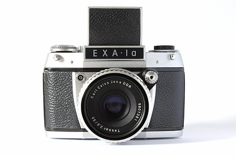 Kamera, analog, alt, Nostalgie, fotografieren, alte Kamera, Fotografie, retro, Fotoapparat, Jahrgang, Linse, Foto, Film, schließen, analoge Kamera, Hipster, Retro-Look, exa1b, ihagee, ddr, Studio, Produkt, Fotografie-Themen, Retro-Stil, Kamera - Fotoausrüstung, altmodisch, weißer Hintergrund, einzelnes Objekt, ausgeschnitten, weiße Farbe, silberfarben, Silber - Metall, Technologie, Fotoausrüstung, Objektiv - optisches Instrument, Ausrüstung, drinnen, keine Leute, Studioaufnahme, Linse - Auge, Stillleben, Text, Digitalkamera, Spiegelreflexkamera, Antiquität, 5K, CC0, gemeinfrei, lizenzfrei