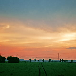 verde, camp, noros, cer, peisaj, seară, luncă, primăvară, natură, Polyana, iarbă, vedere, nori, nor, după furtună, peisaje, aură, fundalul, abstracție, culoare, colorat, culoarea, soarele, plafon de nori, razele, apus de soare, amurg, soare, rural, în aer liber, culoare portocalie, frumusețe în natură, teren, scenice - natura, nor - cer, mediu inconjurator, plantă, o scenă liniștită, agricultură, liniște, scenă non-urbană, idilic, copac, 1080P, CC0, domeniu public, fără drepturi de autor