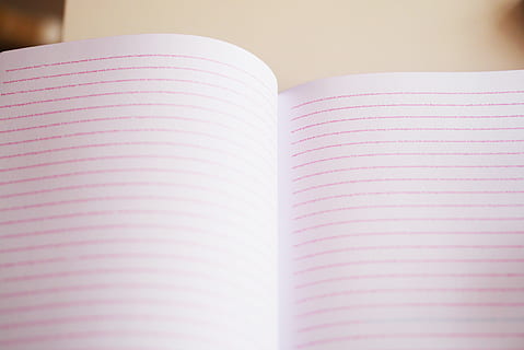 bianca, rosso, governato, taccuino, avvicinamento, foto, carta, struttura, scrittura, tampone, Materiale, in casa, nessuno, giorno, libro, pubblicazione, Aperto, pagina, colore rosa, formazione scolastica, due oggetti, a strisce, vista dall'alto, natura morta, Colore bianco, attività, copia spazio, emozione positiva, bere, studiando, 4K, CC0, dominio pubblico, privo di copyright