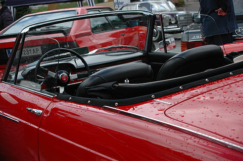 konvertibilní, oldtimer, starý, klasický, auto, automobilového průmyslu, vozidlo, idylický, Červené, přeprava, pád, pozemního vozidla, autoopravna, způsob dopravy, motorové vozidlo, den, náhodné osoby, stacionární, v řadě, sklo - materiál, detail, venku, zaměřit se na popředí, nakupování, sport, číslo, Černá barva, kolo, motorová závodní dráha, konzumerismus, 2K, CC0, veřejná doména, bez autorských práv