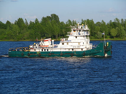 řeka, tug, nebe, letní, voda, mraky, uklidnit, stožár, živá příroda, parkoviště, r, kama perm krai, cestovní ruch, dovolená, vlna, námořní plavidlo, způsob dopravy, přeprava, moře, nábřeží, strom, rostlina, Příroda, den, nikdo, loď, plachtění, architektura, venku, krása v přírodě, čeřil, osobní plavidlo, rybářská loď, ukotvena, výletní loď, 2K, CC0, veřejná doména, bez autorských práv