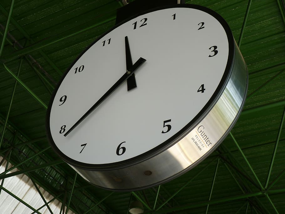 veure, sostre, rellotge, punters, hores, rellotge de sostre, temps, el pas del temps, temps d'inactivitat, calendari, Minuta, hora de la mà, sol objecte, nombre, instrument del temps, forma geomètrica, cercle, precisió, forma, cap gent, rellotge de mà, primer pla, Color blanc, a l'interior, vista d’angle baix, comunicació, dia, color negre, rellotge de paret, 4K