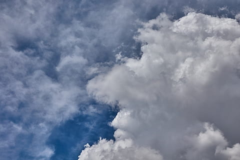 sfondo, struttura, nuvole, design, cielo, strato, natura, tempo metereologico, blu, nuvola - cielo, Cloudscape, giorno, all'aperto, clima, nuvoloso, sfondi, meteorologia, aria, Paesaggi, cumulo, bianca, spazio, estate, stratosfera, soffice, ambiente, bellezza nella natura, scenics - natura, Colore bianco, nessuno, cielo drammatico, atmosfera, vento, idilliaco, morbidezza, luminosa, pulito, 5K, CC0, dominio pubblico, privo di copyright