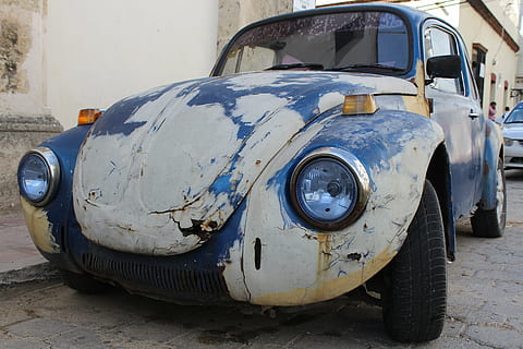Käfer, Auto, VW Käfer, Oldtimer, vw, Volkswagen, verrostet, alt, obsolet, beschädigt, Transport, verlassen, schmutzig, rostig, heruntergewirtschaftet, altmodisch, Transportmittel, Kraftfahrzeug, Landfahrzeug, Retro-Stil, Metall, Tag, keine Leute, stationär, die Architektur, Scheinwerfer, Verschlechterung, ruiniert, Garage, zerstört, 5K, CC0, gemeinfrei, lizenzfrei