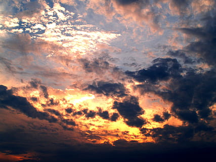 auringonlaskun taivas näkymä, pilviä, pilvinen, taivas, tumma, cloudscape, auringonvalo, hehkuva, hehkuu, iltahämärä, luonto, ilmapiiri, ilma, korkeampi, sää, ilmasto, iltaisin, auringonlaskuja, hämärä, pilvi - taivas, kauneus luonnossa, auringonlasku, maisemat - luonto, tyyneys, oranssi väri, dramaattinen taivas, rauhallinen kohtaus, idyllinen, ei ihmisiä, taustat, kunnioitusta, ulkona, moody sky, meteorologia, kirkas, abstrakti tausta, 2K, CC0, public domain, rojaltivapaa