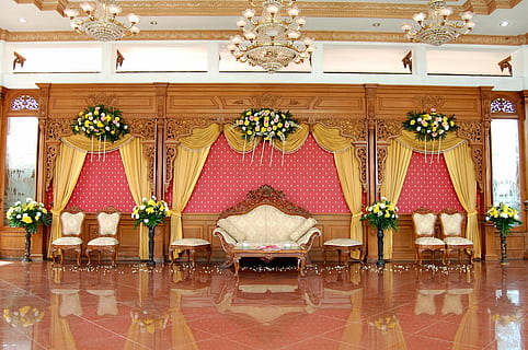 intérieur, lampe, de mariée, Java, java de mariée, élégance, chaise, luxe, personne, à l'intérieur, vie nocturne, siège, richesse, matériel d'éclairage, lustre, architecture, culture artistique et divertissement, couleur or, sol, rideau, majestueux, meubles, décoration, vide, un événement, style baroque, carrelage, étape, orné, classe supérieure, arrangement de fleurs, 4K, CC0, domaine public, libre de droits